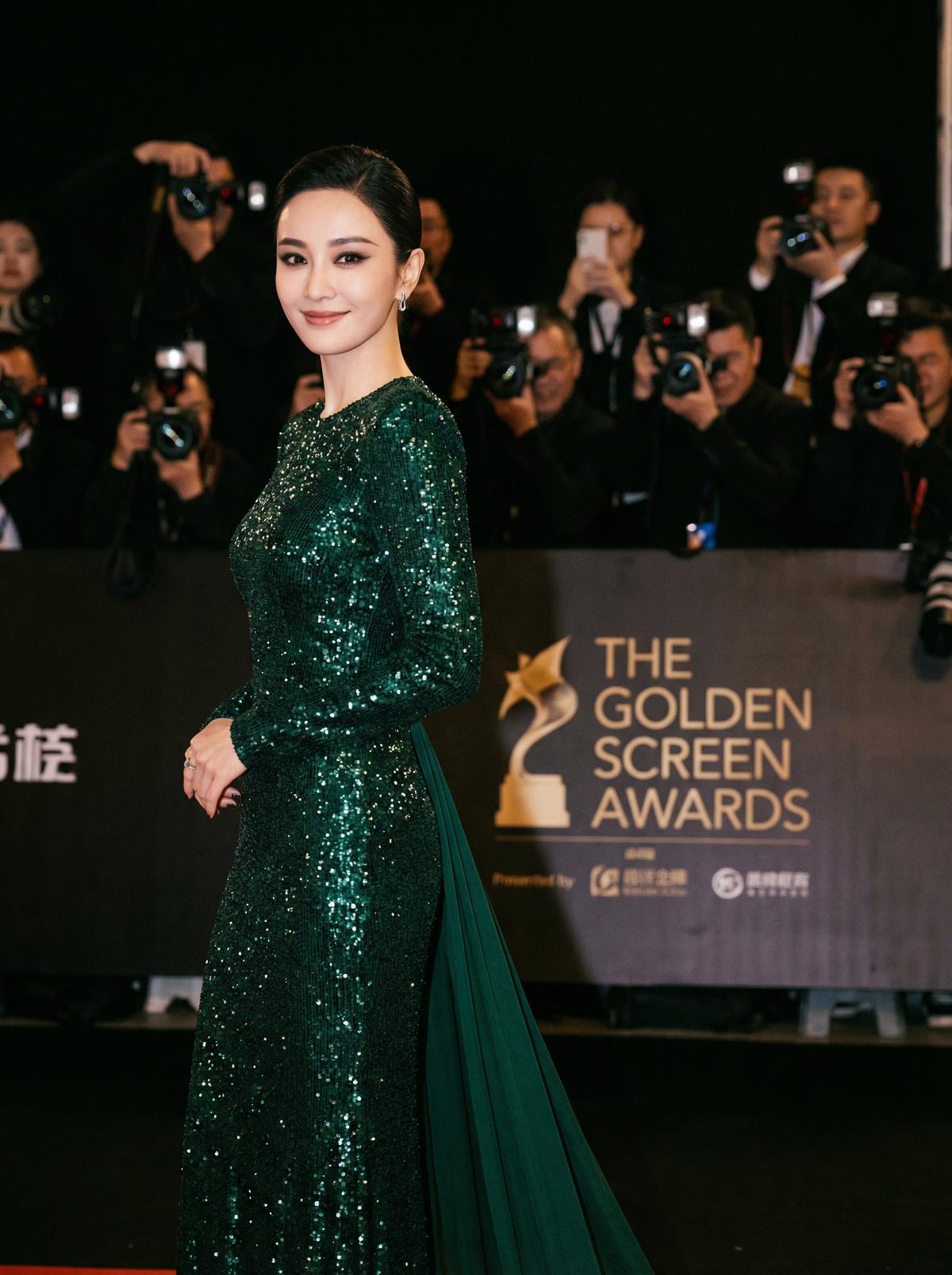 麻豆传媒视频-星光璀璨颁奖典礼视频